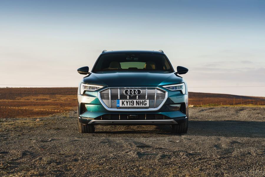  Audi e-tron 55 Quattro 2019 года  (UK) (фото 8 из 40)